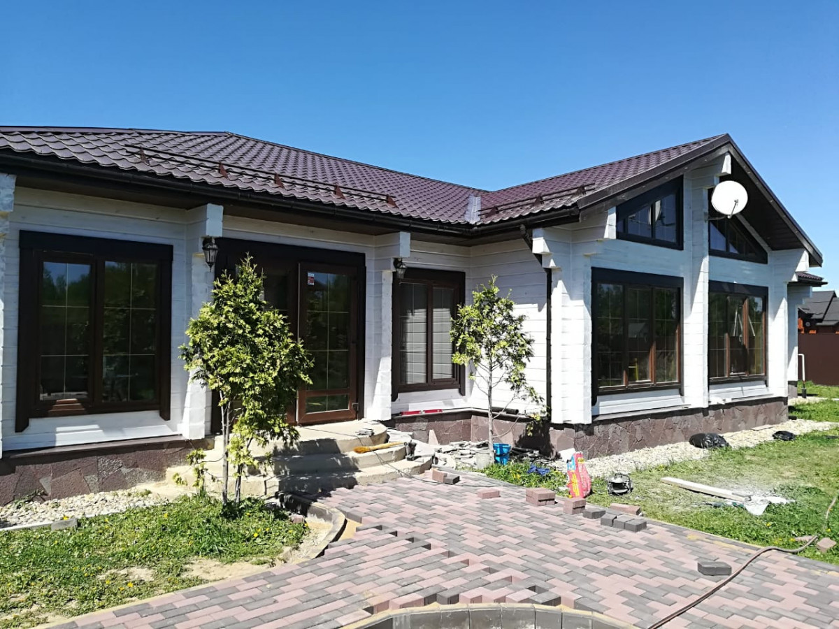 Pokraska-domov-iz-dereva